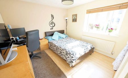 4 bedroom semi-detached house to rent - Photo 4