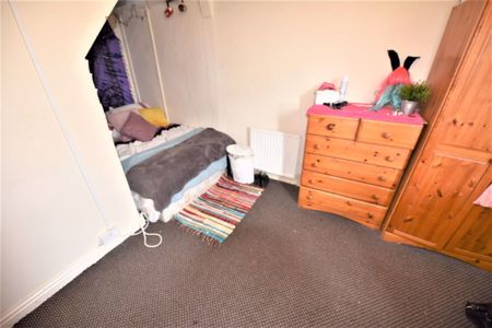 4 bedroom House in Ashville Terrace, Leeds - Photo 5