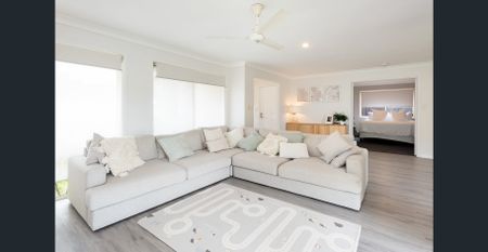4BRM HOME , DUCTED AIR COND. & POOL - Photo 2