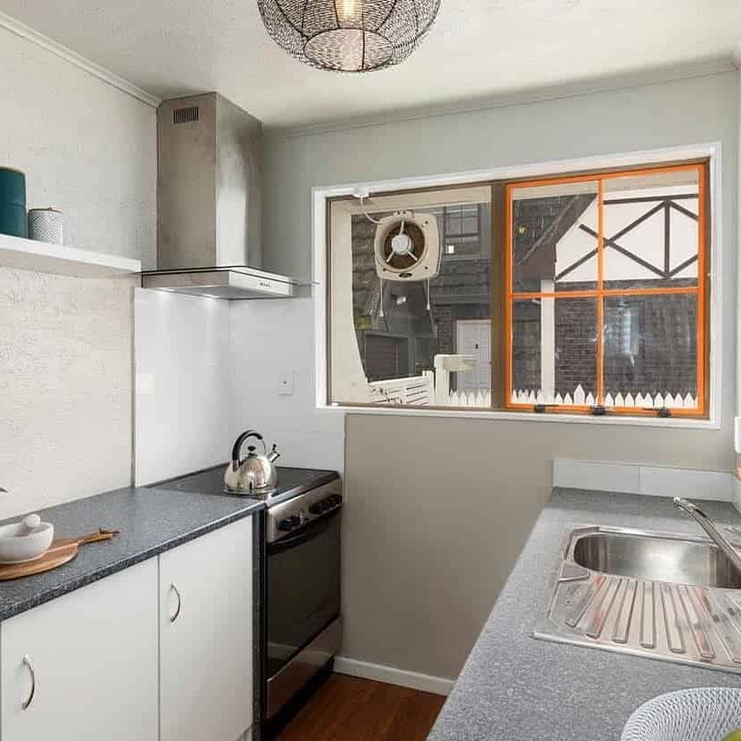 Large family home fully fenced - Photo 1