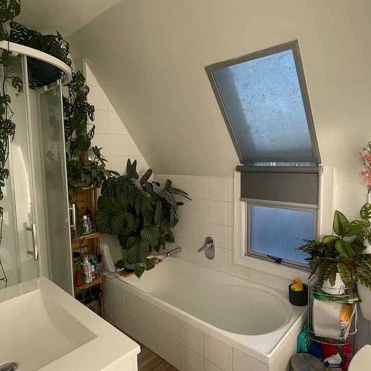 Location! 3 bed townhouse with double garage - Photo 1