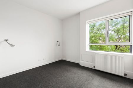 2 Bedroom Apartment with Leafy Outlook - Photo 4