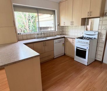 Family Home with Pool - Photo 3