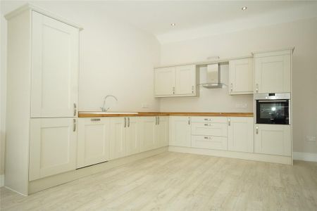 2 bedroom end of terrace house to rent - Photo 2