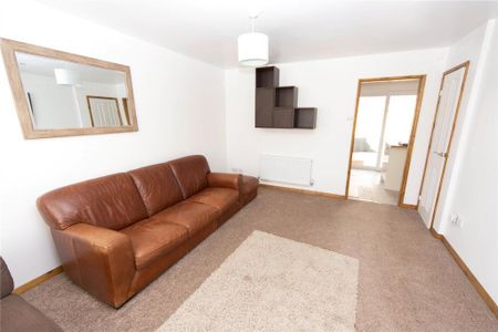 3 bedroom semi-detached house to rent - Photo 3