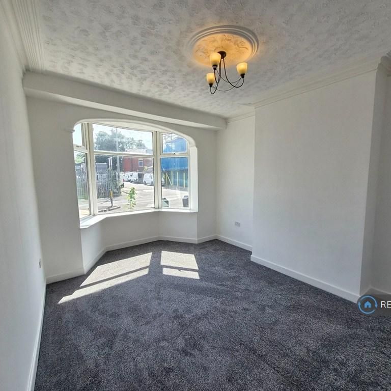 3 bedroom end of terrace house to rent - Photo 1