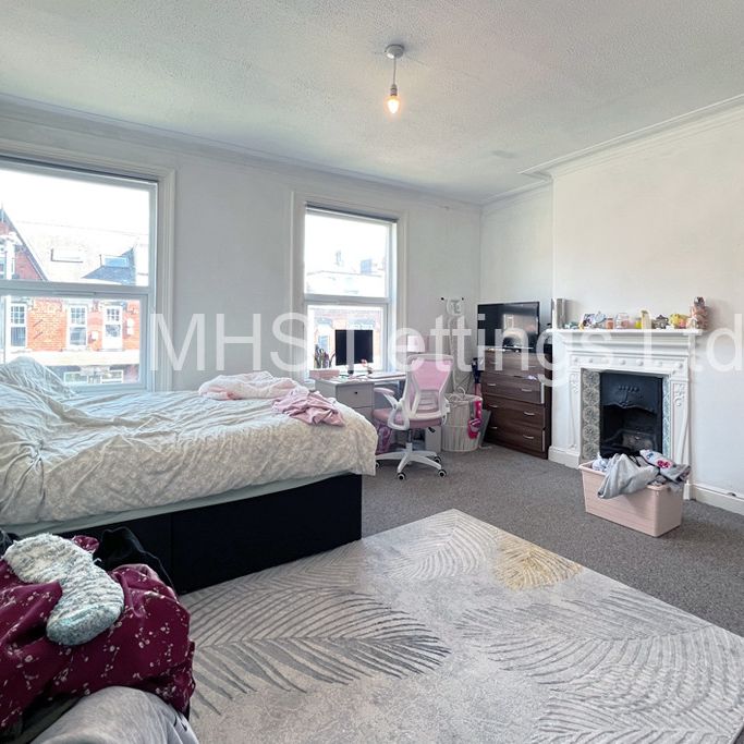 6 Bedroom Mid Terraced House for rent in Headingley Avenue - Photo 1