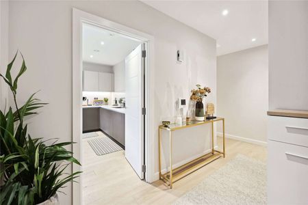 A modern, spacious 2 bed apartment, moments from Southwark station. - Photo 4