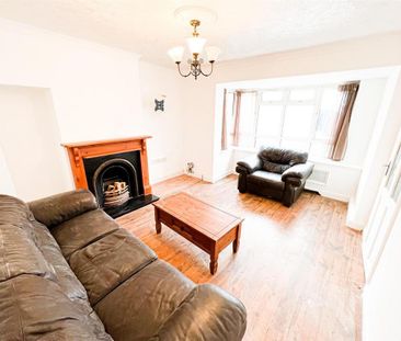 4 bedroom semi-detached house to rent - Photo 1