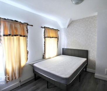 4 bedroom end of terrace house to rent - Photo 4