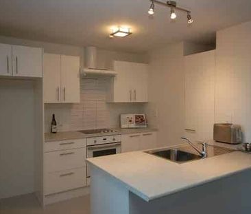 Chic 2BR Onehunga Oasis w/ Pool! - Photo 2