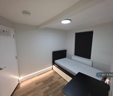 1 bedroom in a house share to rent - Photo 4