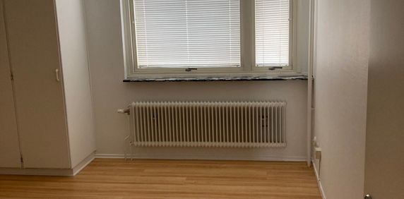 Delvis möblerat rum till kvinnlig student - Photo 2