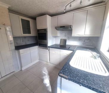 3 bedroom terraced house to rent - Photo 3
