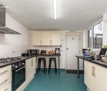 1 bedroom in a house share to rent - Photo 4