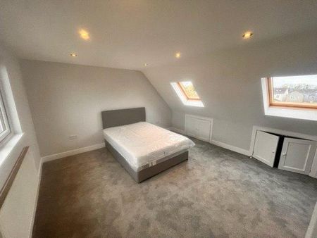 6 bedroom semi-detached house to rent - Photo 2