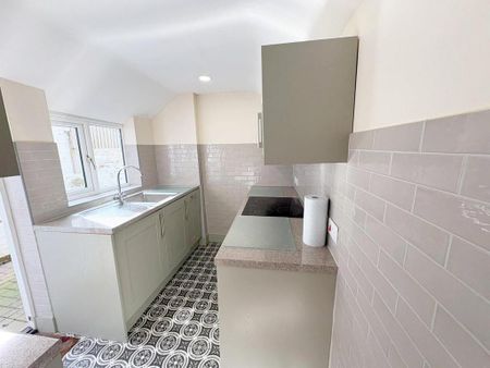 3 bedroom terraced house to rent - Photo 2