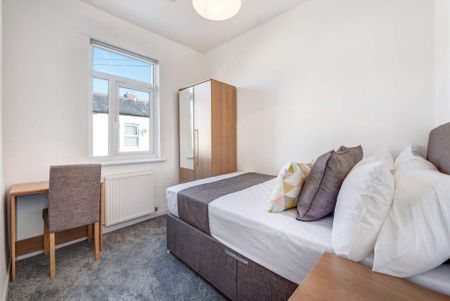 4 bedroom terraced house to rent - Photo 4