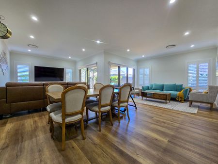 Modern Elegance Meets Comfort - Photo 3