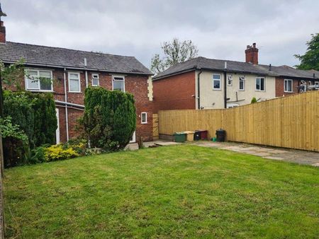 3 bedroom semi-detached house to rent - Photo 5