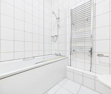 Queens Road, Hampton Hill, TW12 - Photo 1