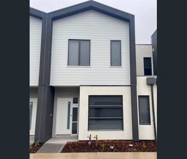 Modern Townhome in Ideal Location! - Photo 2