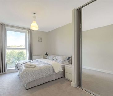 A two bedroom apartment to rent at Kennet Island in Reading. With e... - Photo 2