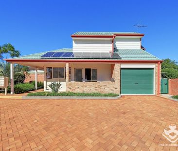 This standalone townhouse with 4 air-cons & free swimming pool, wal... - Photo 3