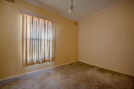 3 BEDROOM HOME WITH SHED - Photo 3