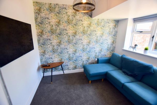 Room 6 - 19 Tarrant Walk Walsgrave, Coventry West Midlands CV2 2JJ- BILLS AND WIFI INCLUDED - Photo 1