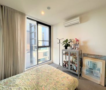 EXTRA LARGE 100SQM TWO BEDROOM PLUS STUDY & WINTER-GARDEN AT 'CENTR... - Photo 4