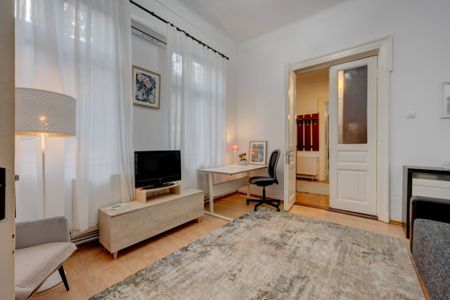 De inchiriat casă interbelicǎ, 92 mp, singur curte, în ap - Photo 2