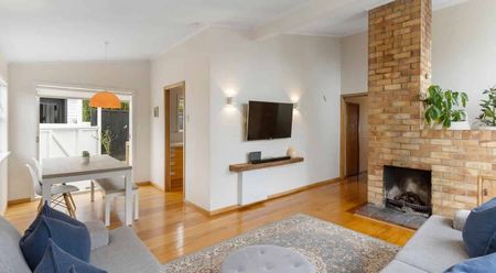 Pet Friendly Family Home in the Haven! - Photo 4