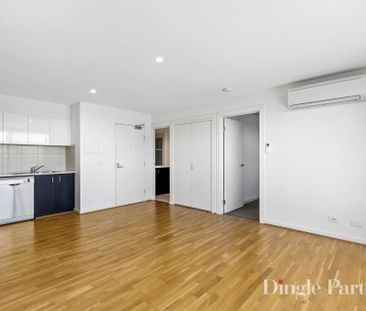 Stylish Modern Apartment in Prime Hughesdale Location - Photo 6
