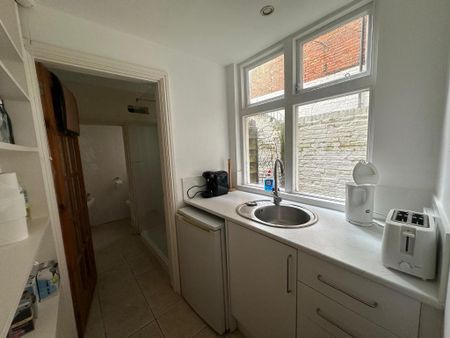 1 bedroom flat to rent - Photo 4