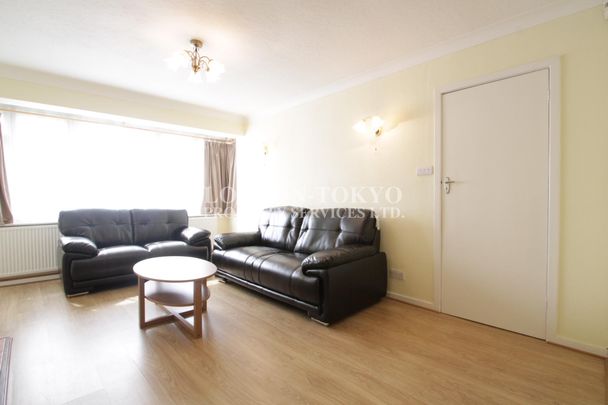 Holden Road, N12, London - Photo 1