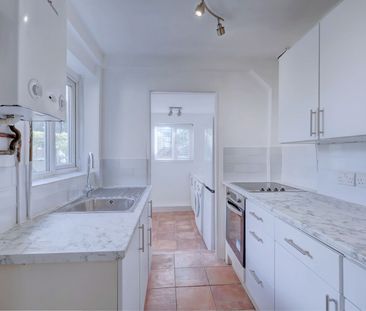 2 Bedroom Mid Terraced House To Rent - Photo 4
