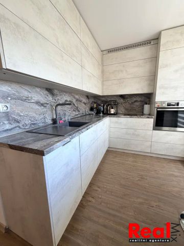Pronájem bytu 3+1 s lodžií po kompletní rekonstrukci, Brno–Bystrc, ul. Kuršova - Photo 2