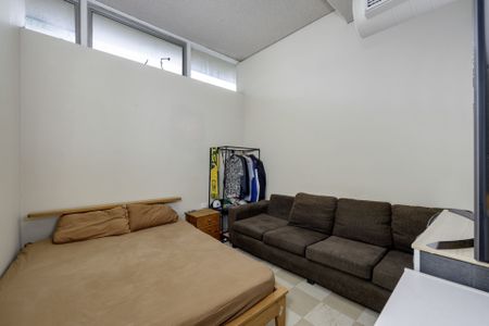 ONE UNFURNISHED ROOM IN SHARE ACCOMMODATION COOKS HILL - Photo 3