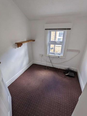 Livingstone Road, Gillingham, ME7 - Photo 4