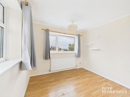 3 bedroom flat to rent - Photo 4