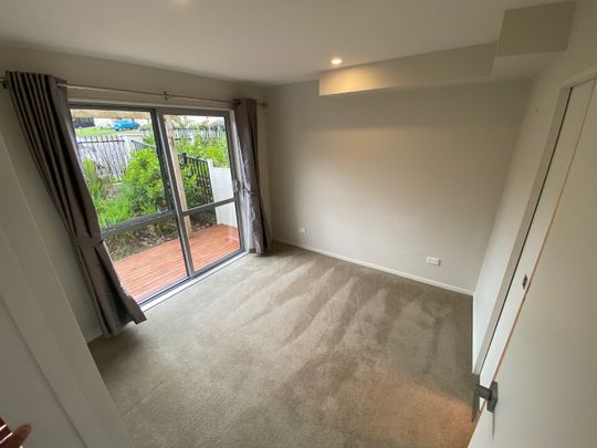 3-Bedroom, 3-Bathroom Townhouse in the Heart of Papakura – $620/week - Photo 1