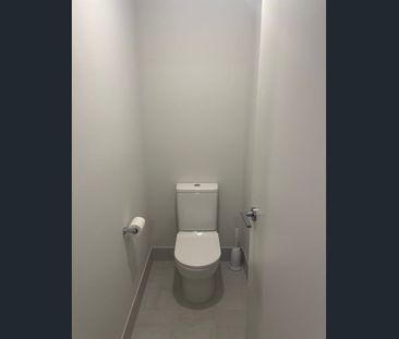 Modern Duplex! Near every convenience. - Photo 4