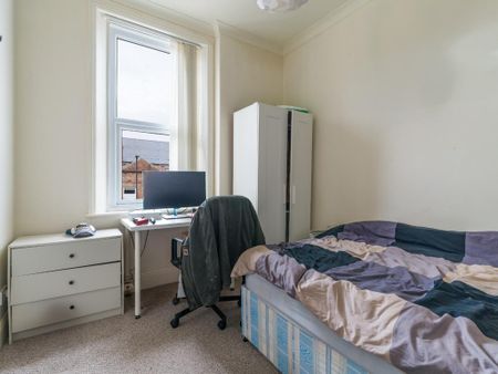 3 bedroom flat to rent - Photo 3