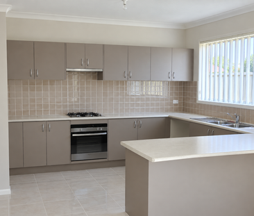 Modern 3 Bedroom Duplex - Photo 2