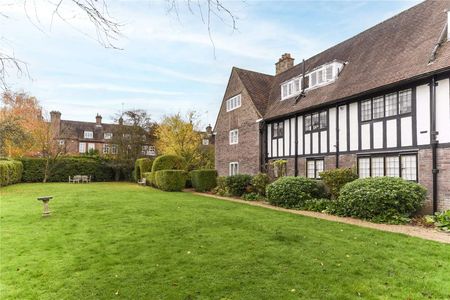 Utterly charming studio apartment set on the first floor of a much loved Arts & Crafts development. - Photo 5