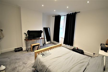 Meanwood Road, Meanwood, LS7 2LP, Leeds - Photo 4