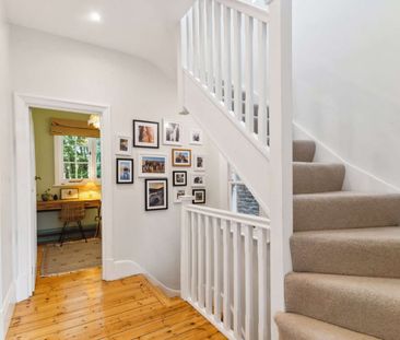 A fantastic four bedroom house located within close proximity to the River Thames - Photo 1