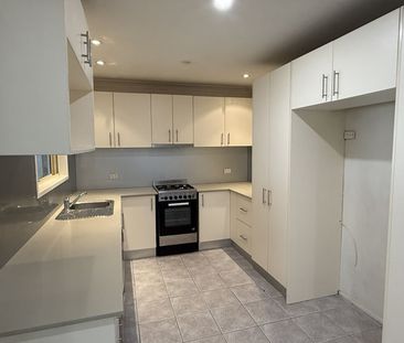 FAMILY HOME IN THE HAERT OF MACQUARIE FIELDS !! - Photo 6