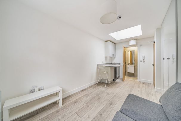 Baring Road, London, SE12 - Photo 1